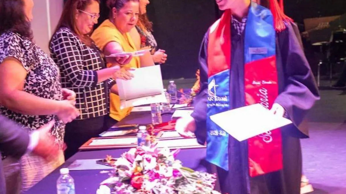 Daniel Estrada Patiño se gradúa de Secundaria del Colegio MacDonell