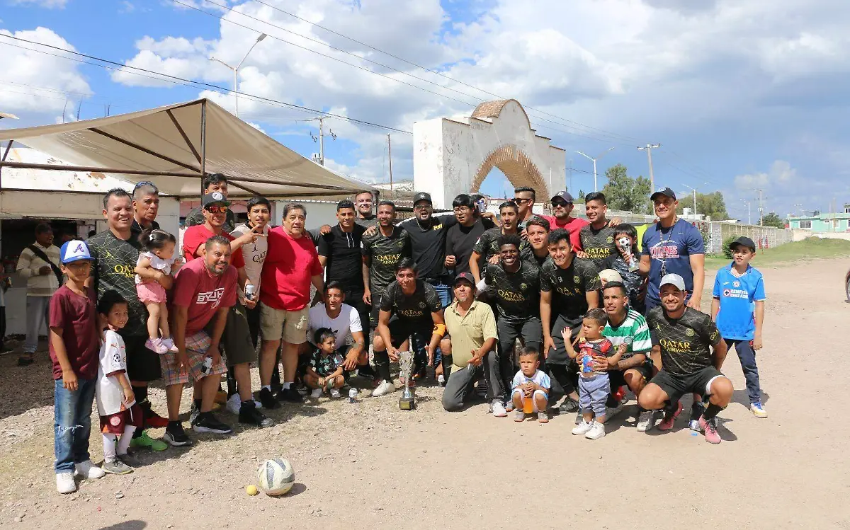 A ritmo de pasito duranguense se coronan en La Florida