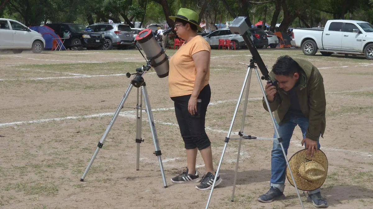 Nazas deslumbró a miles con el Eclipse Solar Total