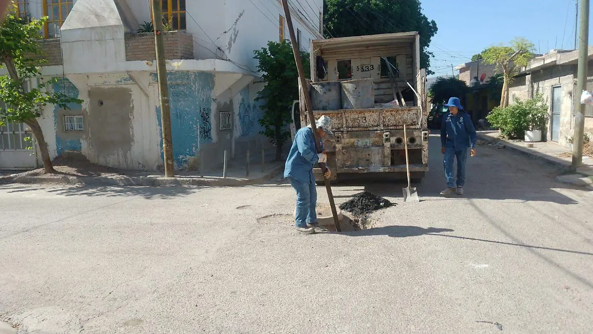 Trabajan en desazolve en la Ampliación Lázaro Cárdenas