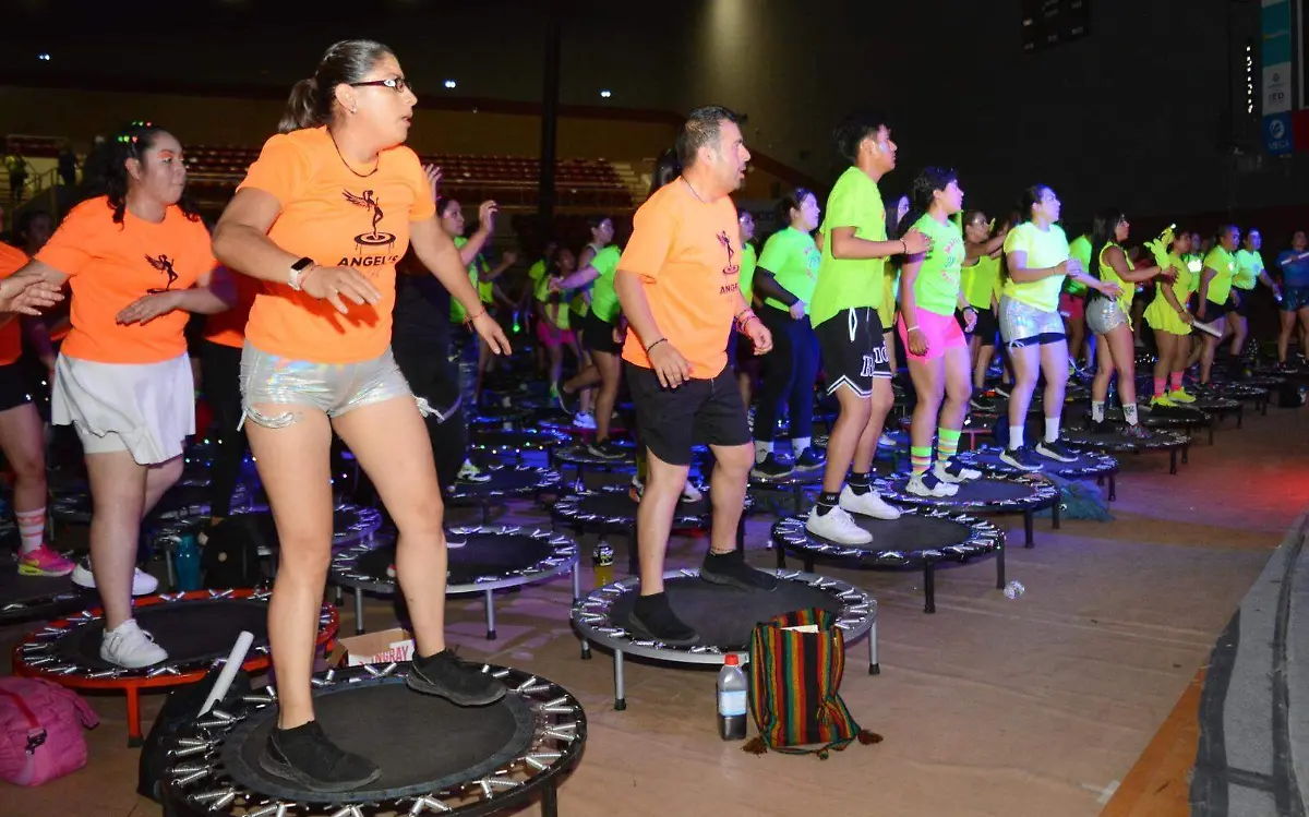 Una noche neón llena de saltos