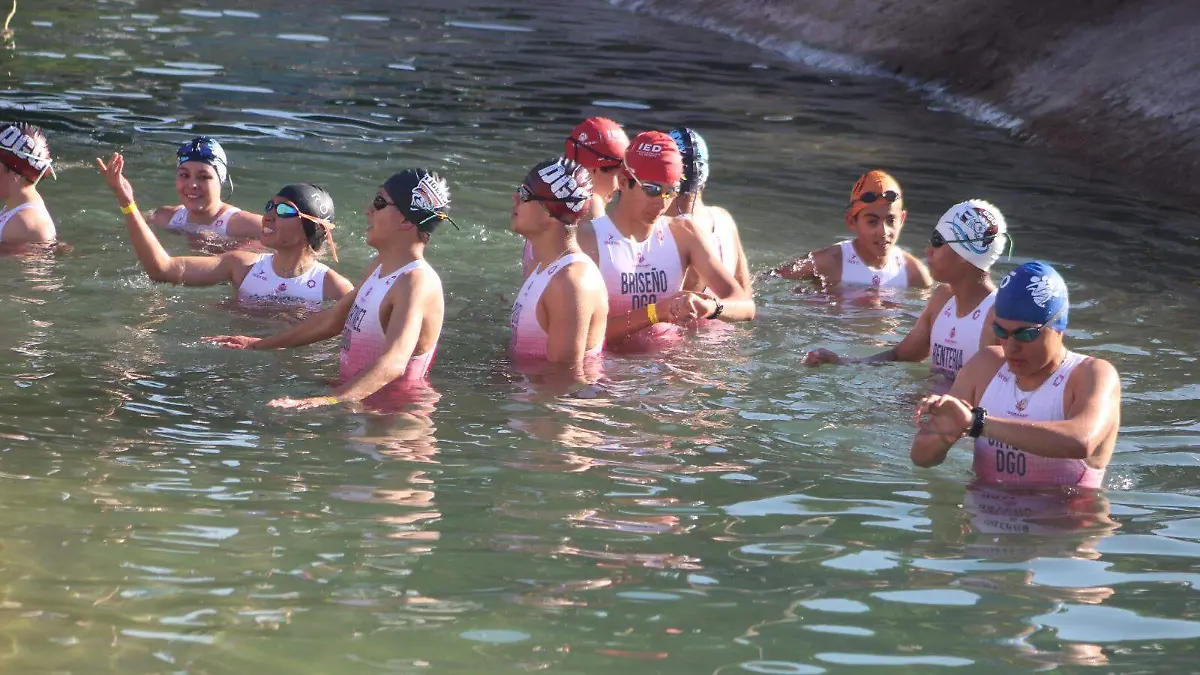 Reconocen triatletas duranguenses lugar de competencia