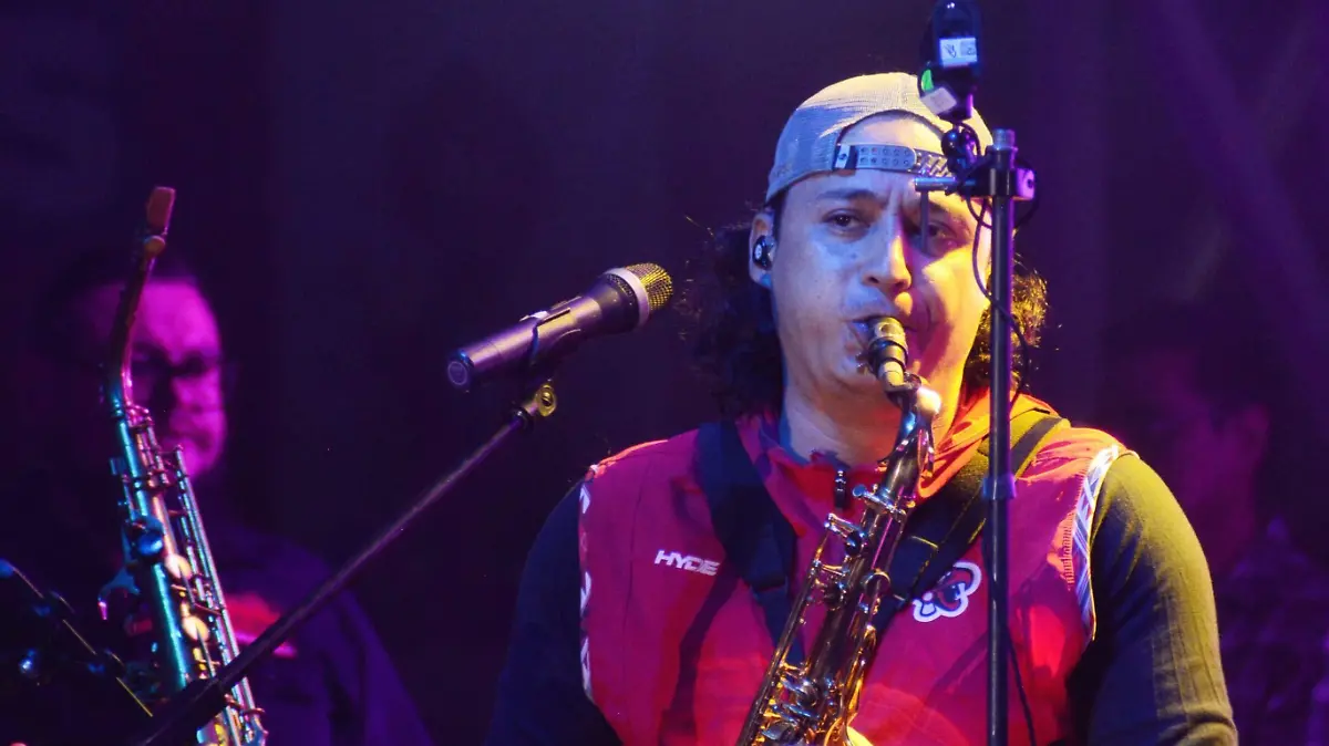 Panteón Rococó hace vibrar a Durango