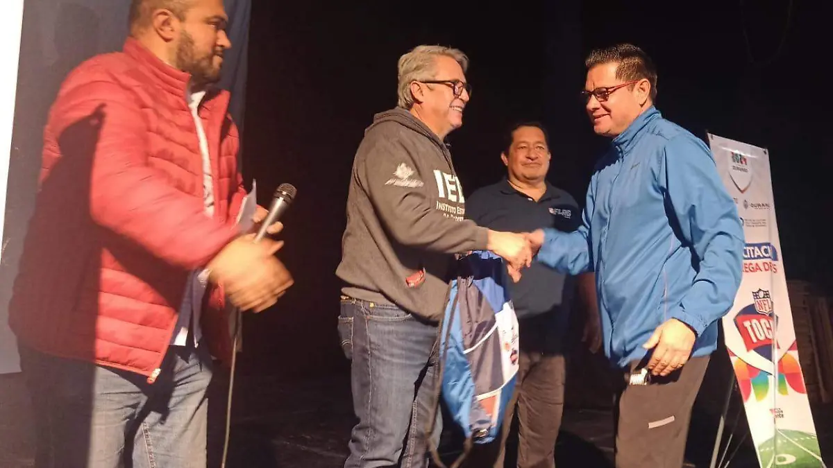 Deportistas de tochito se equipan