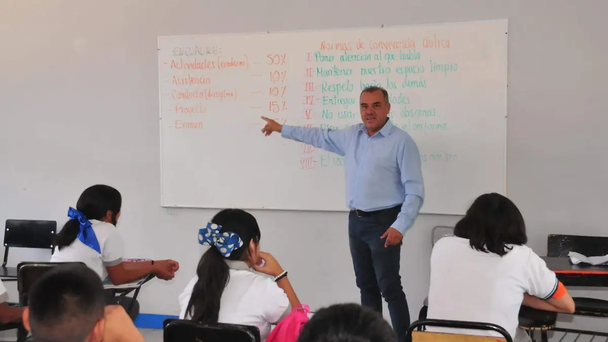 Estudiantes intoxicadas están fuera de peligro, dice directora de Secundaria