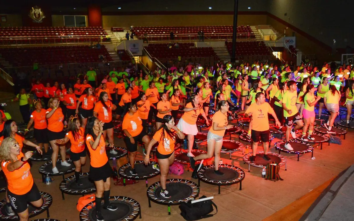 Una noche neón llena de saltos