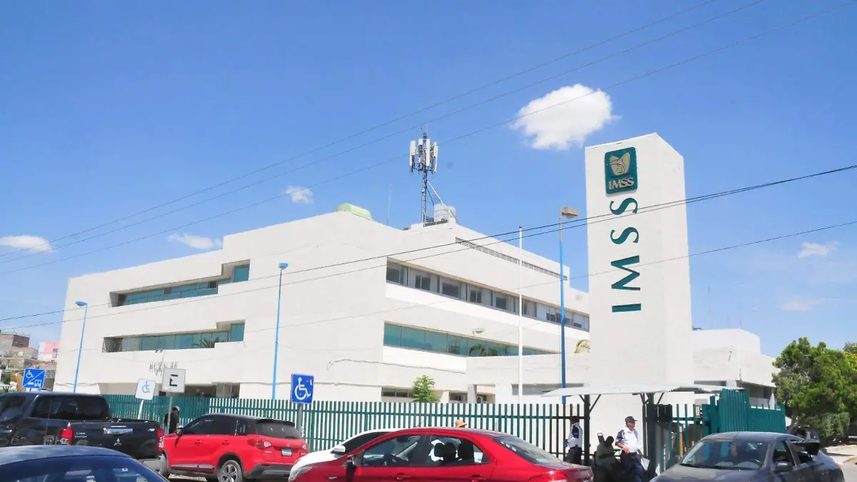 Niegan servicio a joven con Dengue Hemorrágico en la Clínica del IMSS 46