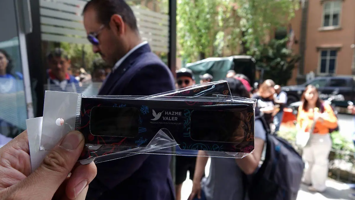 Incrementa venta de lentes aptos para observar el eclipse solar