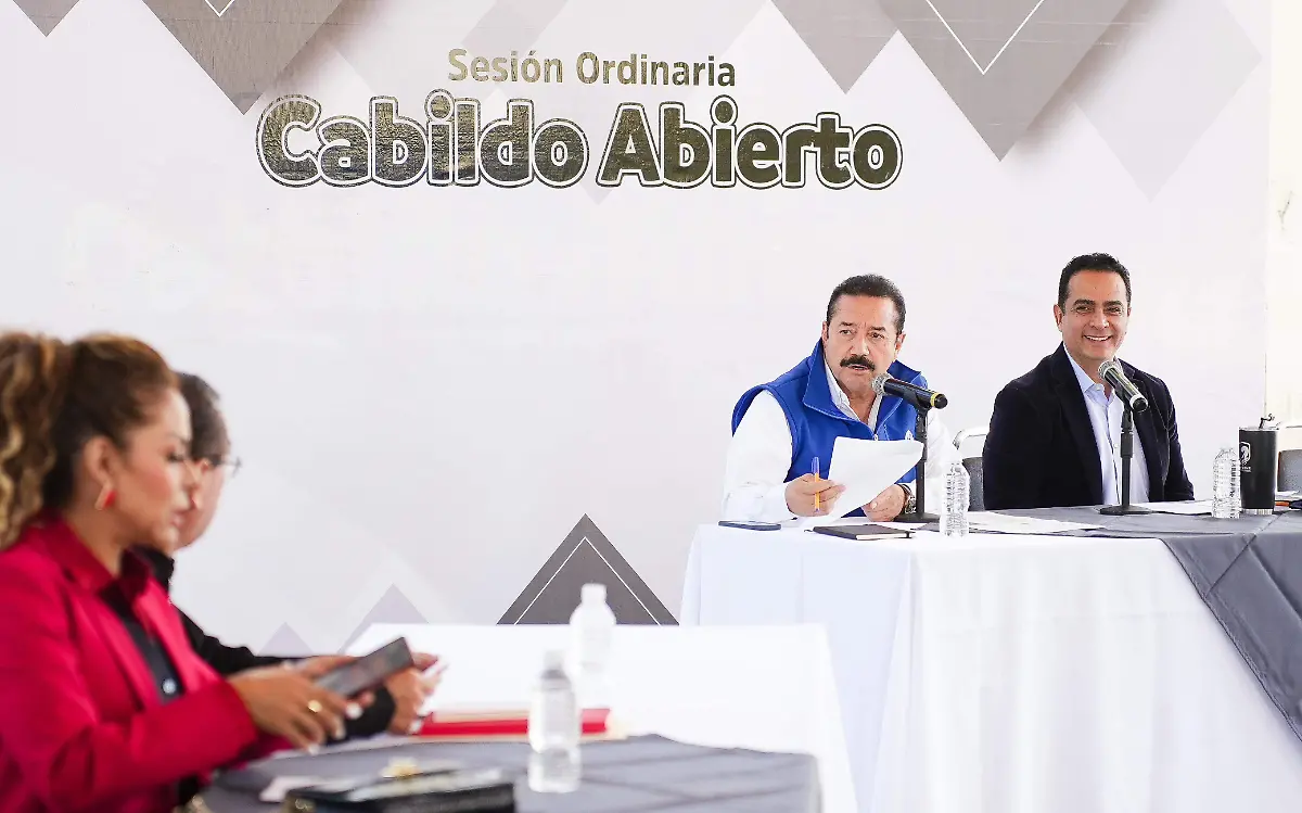 Toño Ochoa y ciudadanos de Durango dialogan en Cabildo Abierto
