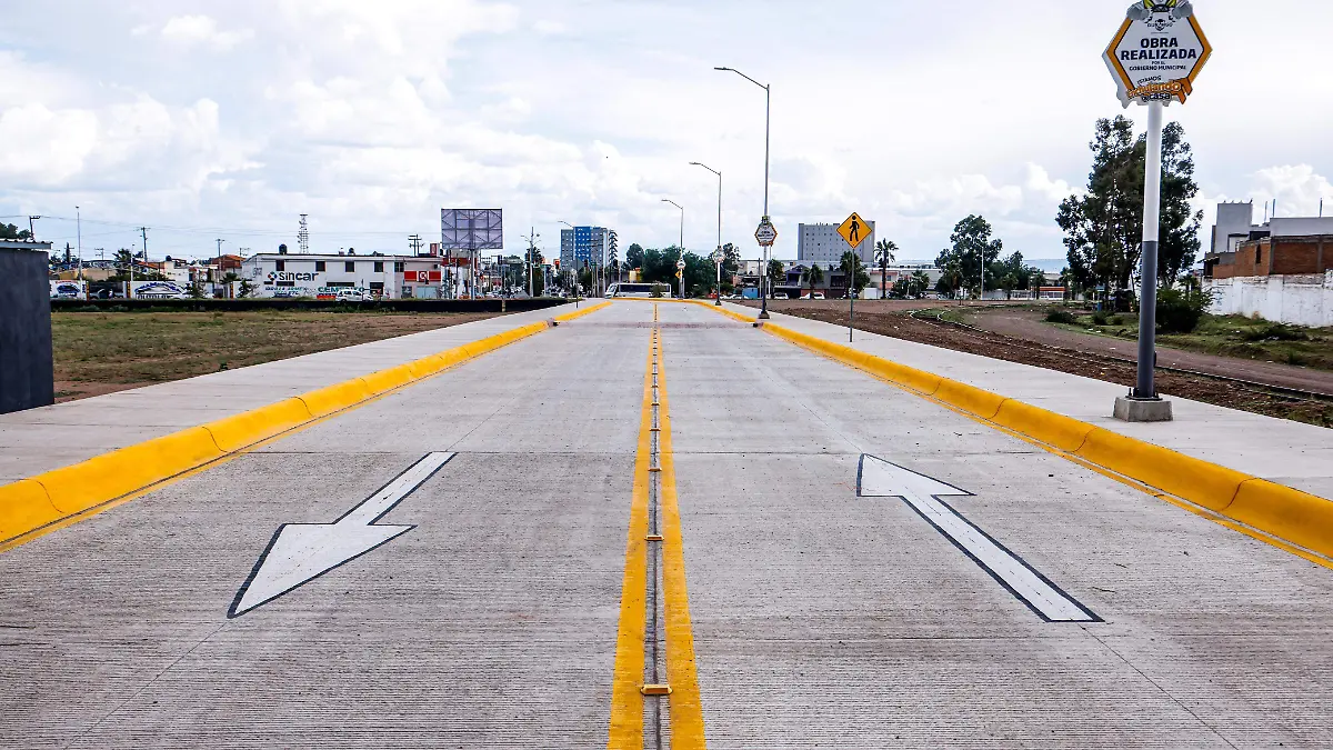 Entrega Toño Ochoa obras complementarias en el Parque Lineal