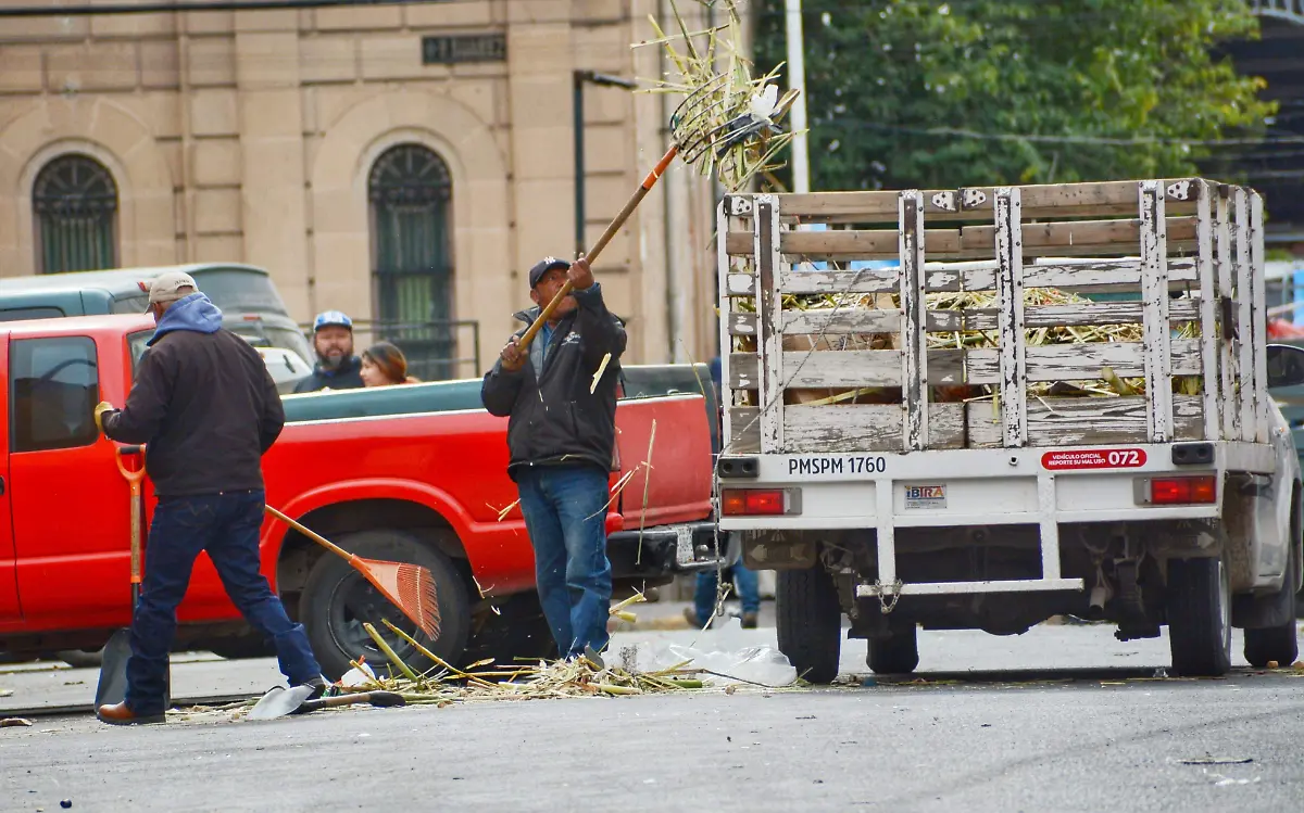 Comercio deja toneladas de basura en Durango