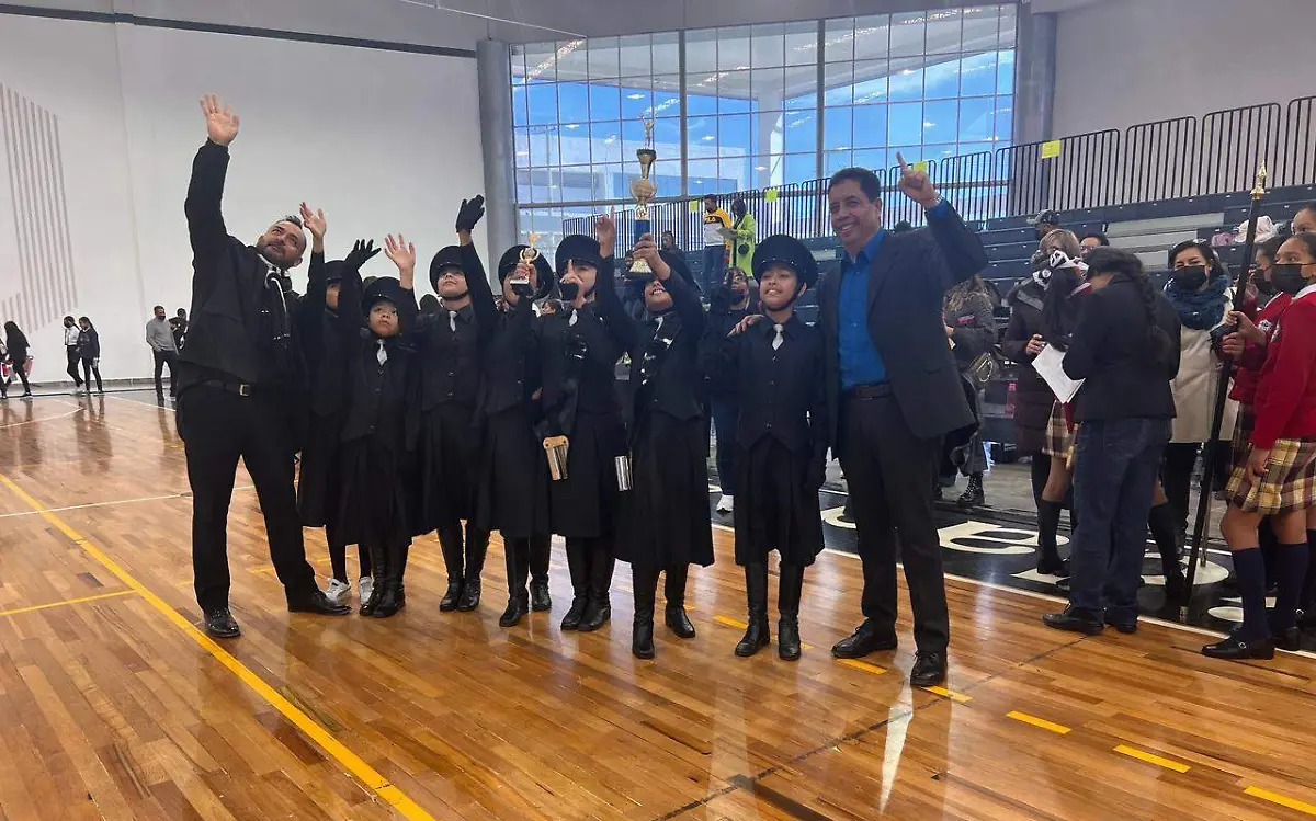 Éxito Continuo de Escolta de la Escuela Primaria Emancipación Proletaria
