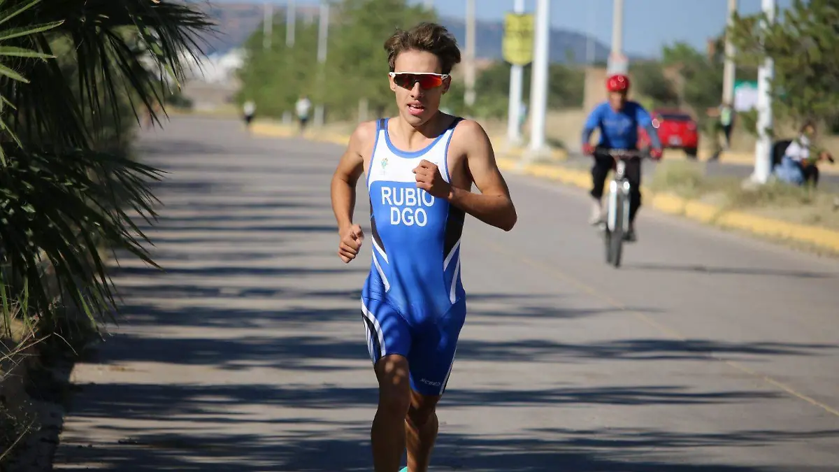 Jorge Silverio y Daniela García se llevan el triatlón con causa
