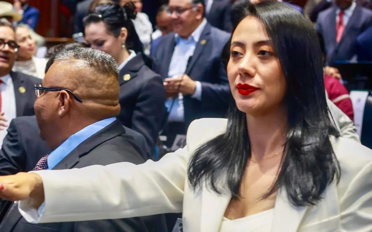 Toma protesta Betzabé Martínez como diputada federal