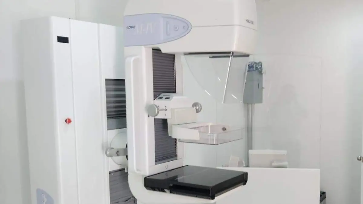 El IMM entrega prótesis mamarias