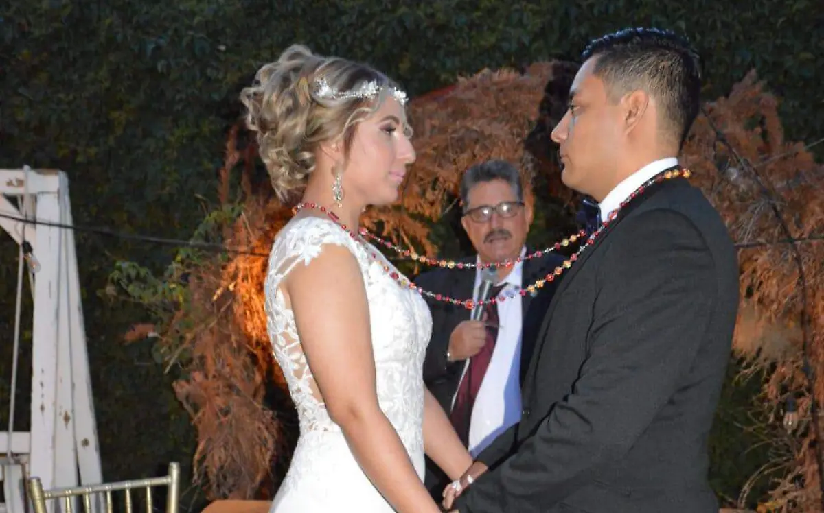 Celebran su boda Azucena y Michel