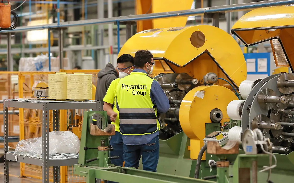 Personal de la planta maquiladora Prysmian Group en Durango