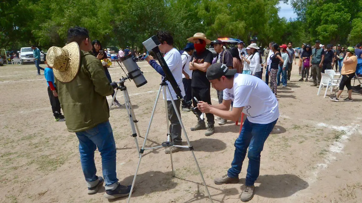 Nazas deslumbró a miles con el Eclipse Solar Total