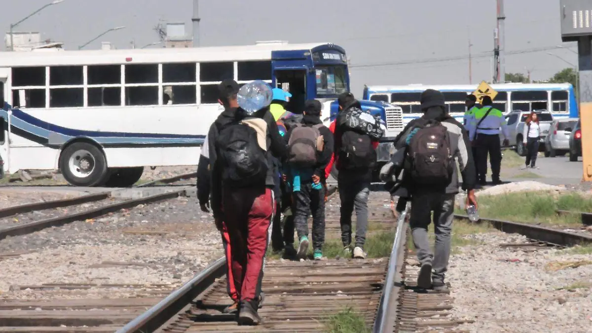 Cientos de migrantes llegan a la Laguna de Durango