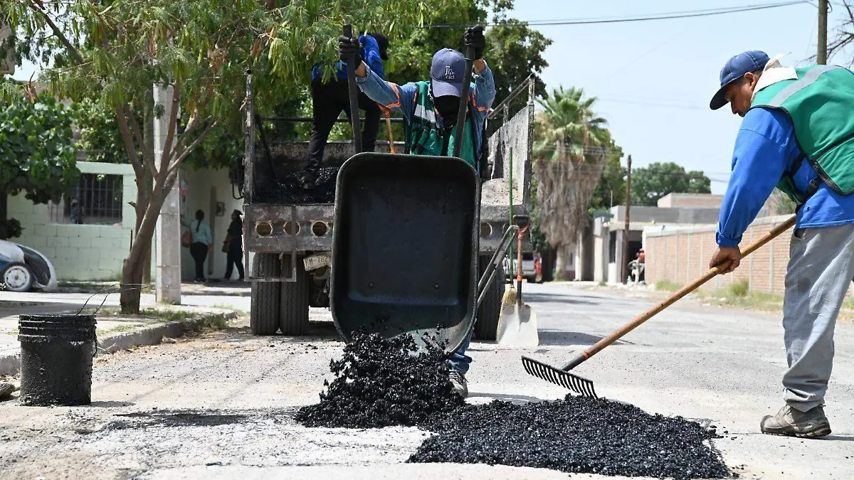Ayuntamiento de Gómez Palacio avanza con el programa de bacheo