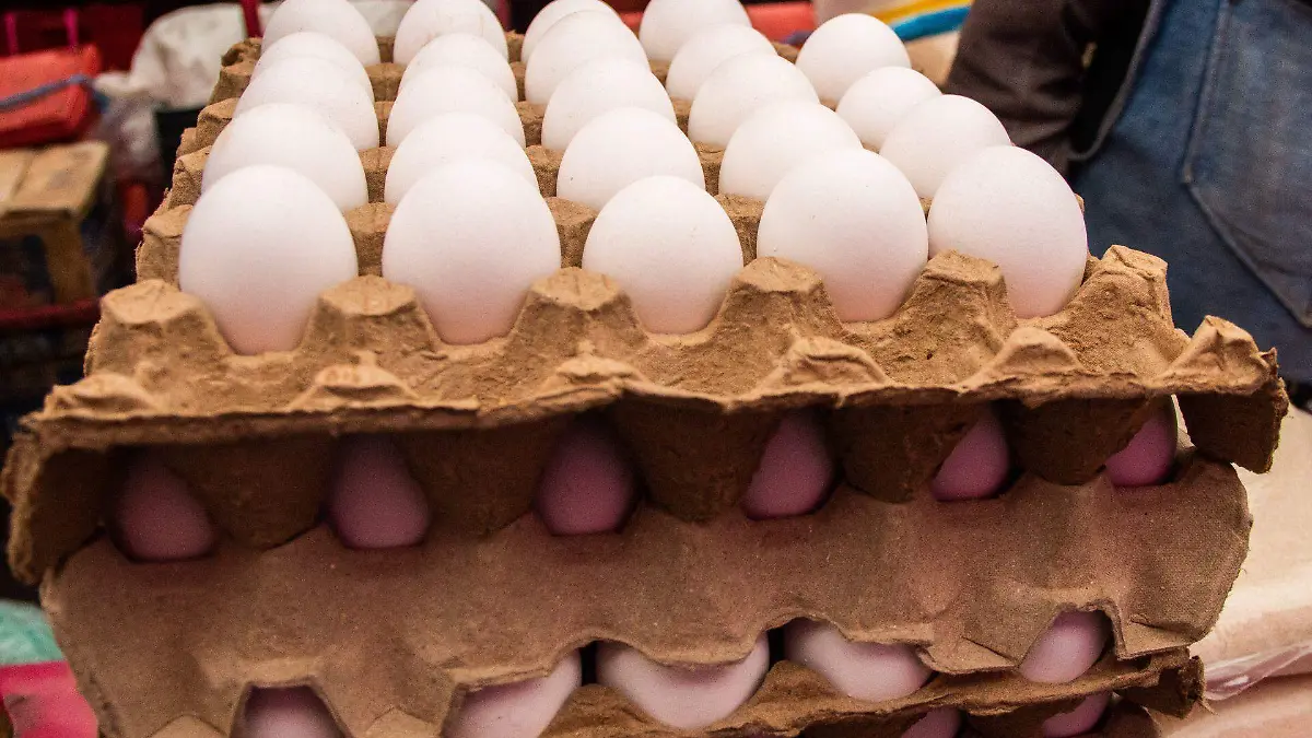 ¿Por qué no debes lavar los huevos?