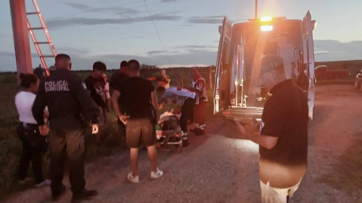 Casi mueren al manipular transformador de la CFE