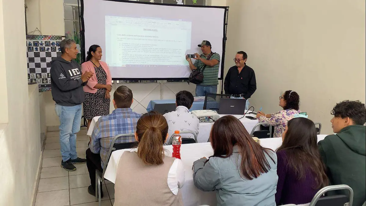 Árbitros de ajedrez se preparan para juecear correctamente