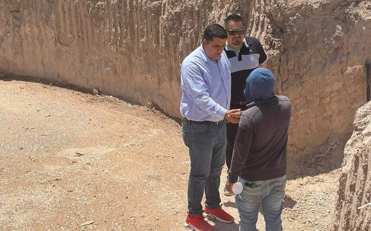 Alcalde de Lerdo supervisa construcción de mega tanque Primavera