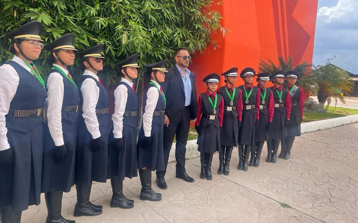 Éxito Continuo de Escolta de la Escuela Primaria Emancipación Proletaria