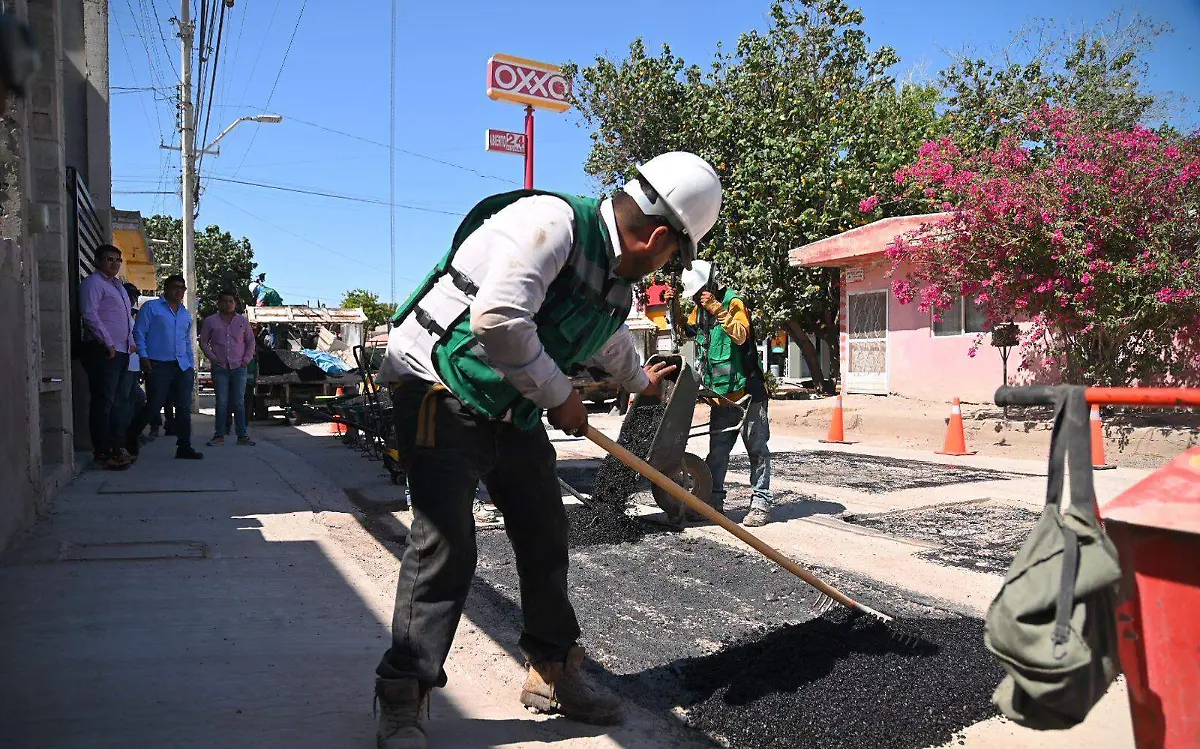 Supervisa alcaldesa Leticia Herrera obra vial