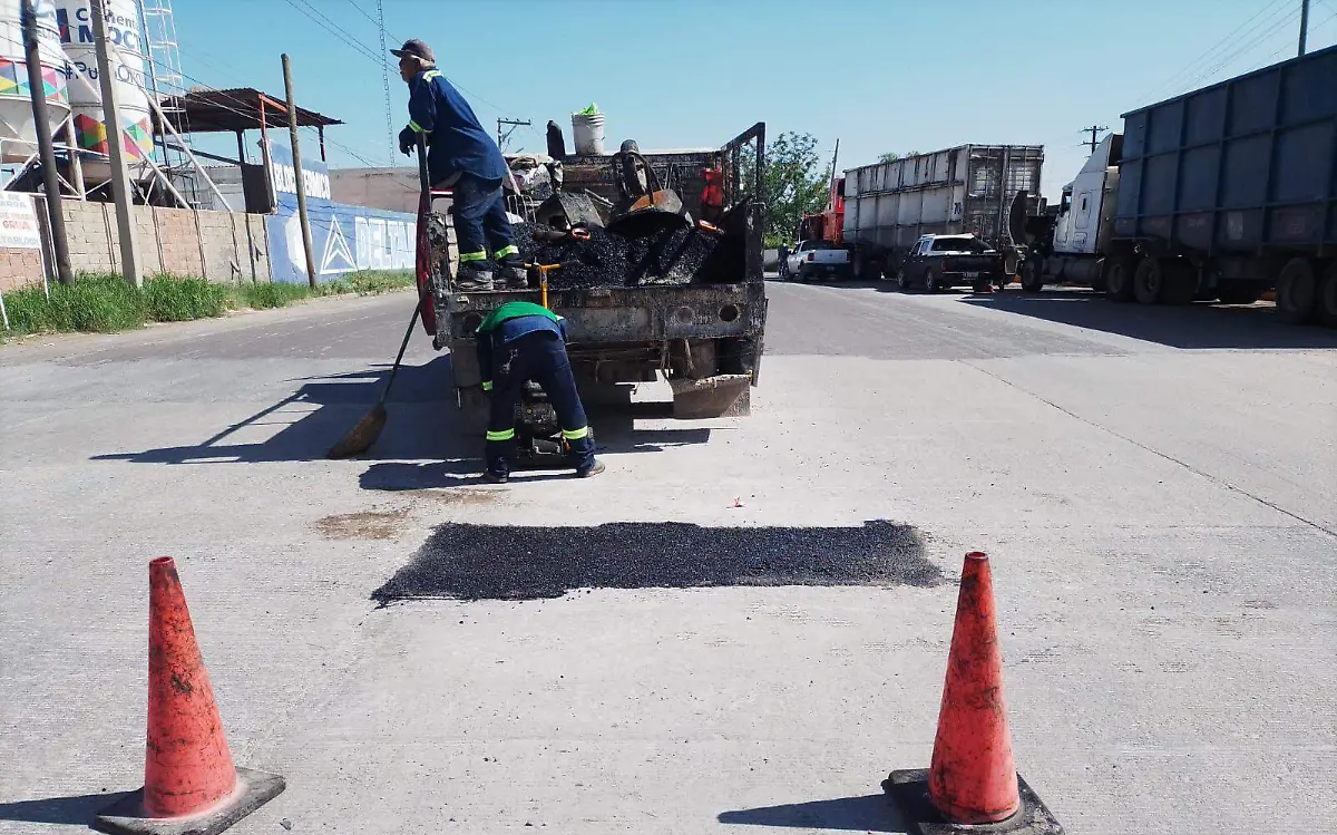 Continúa el programa permanente de bacheo en Gómez Palacio
