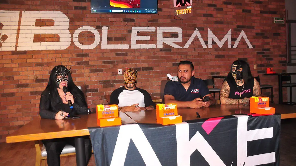 Espectacular función de lucha libre en la Arena Terremoto King