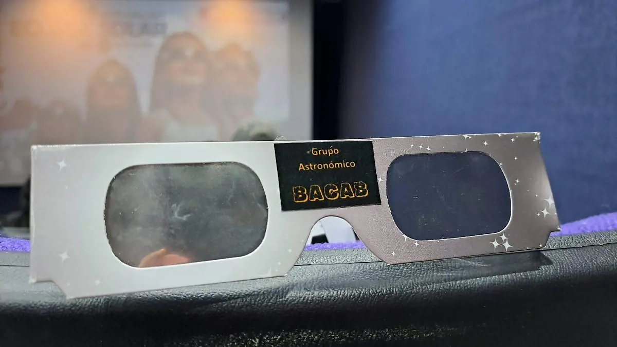 ¿Caja, lentes o vidrio de soldar?, así puedes cuidar tu vista durante el Eclipse