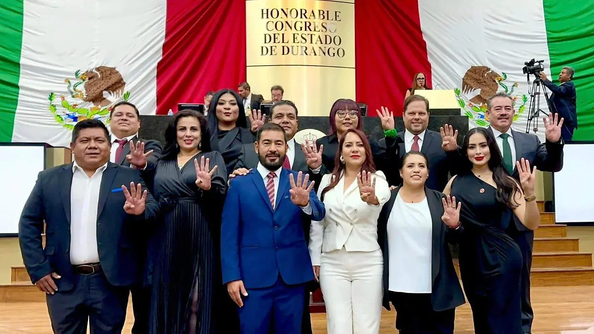 Alejandro Mata rinde protesta como Diputado Local