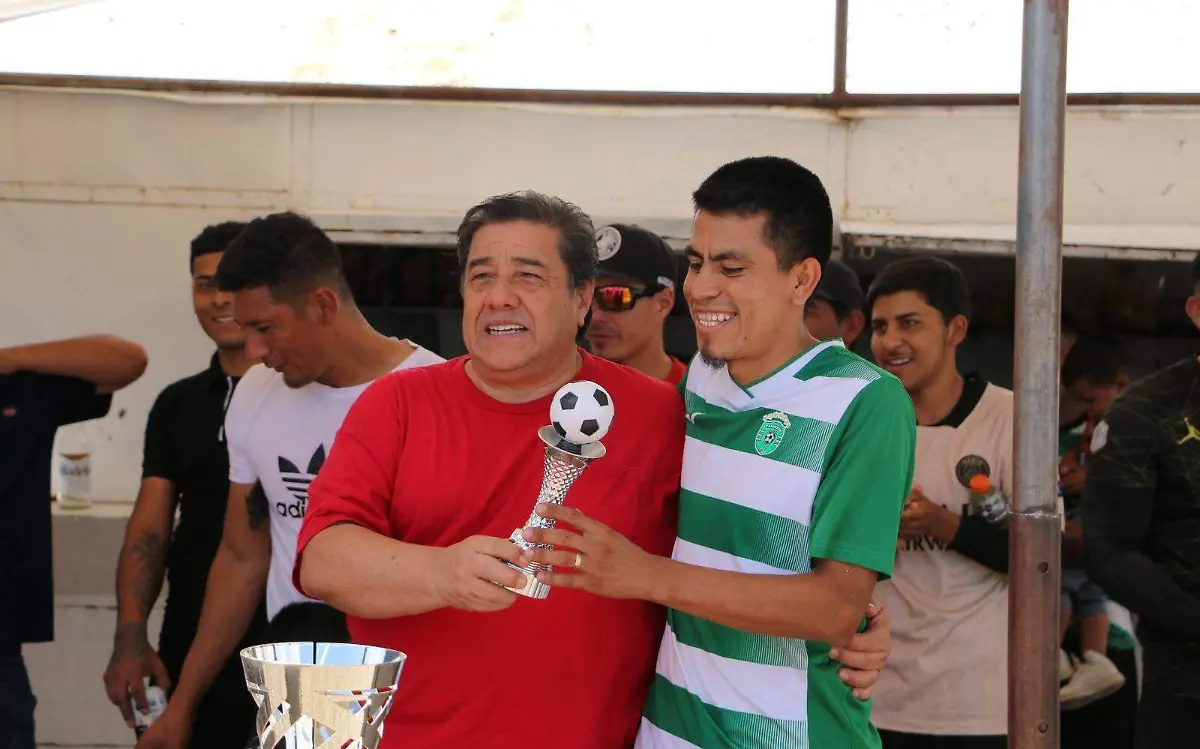 A ritmo de pasito duranguense se coronan en La Florida