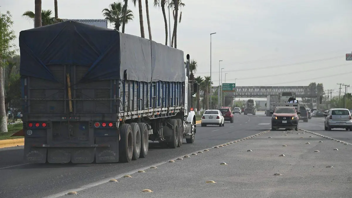 Camiones de carga pesada estarán fuera de bulevar Ejército Mexicano