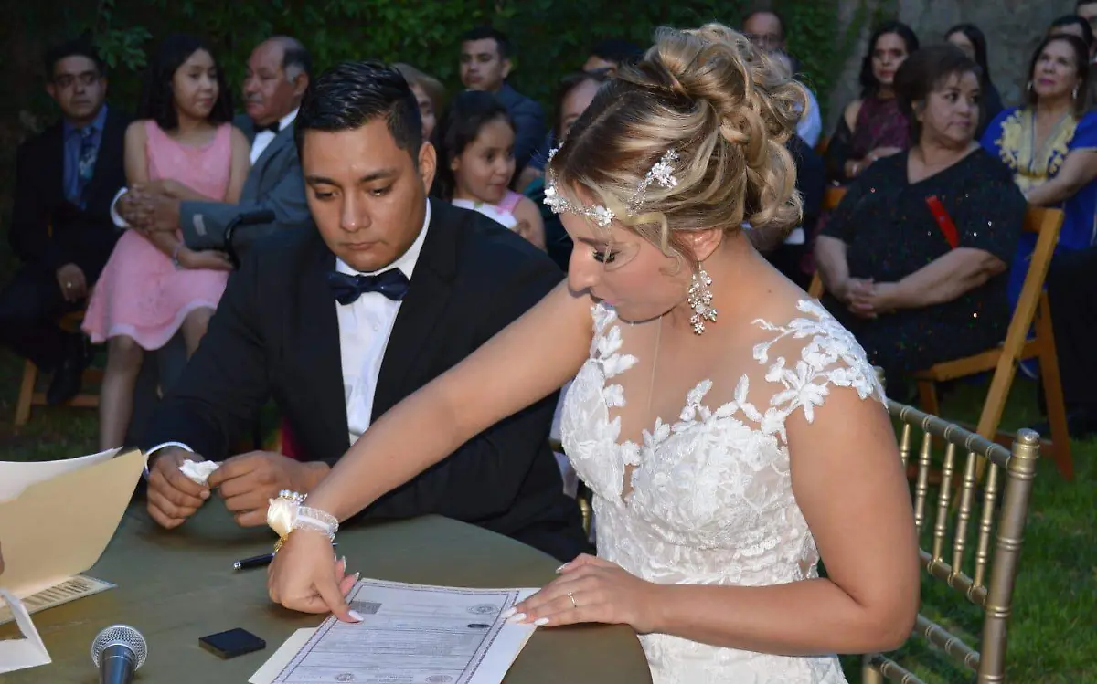 Celebran su boda Azucena y Michel