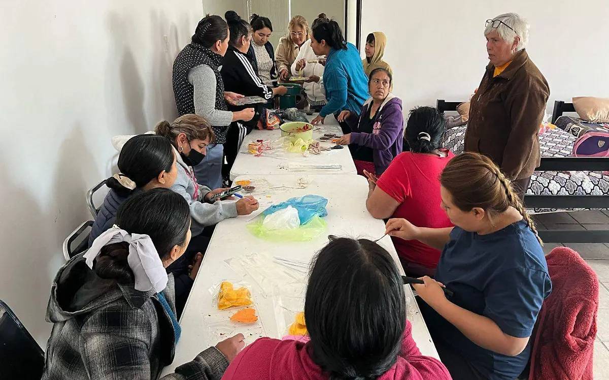 Con éxito imparten taller de chocolatería en las cuevas