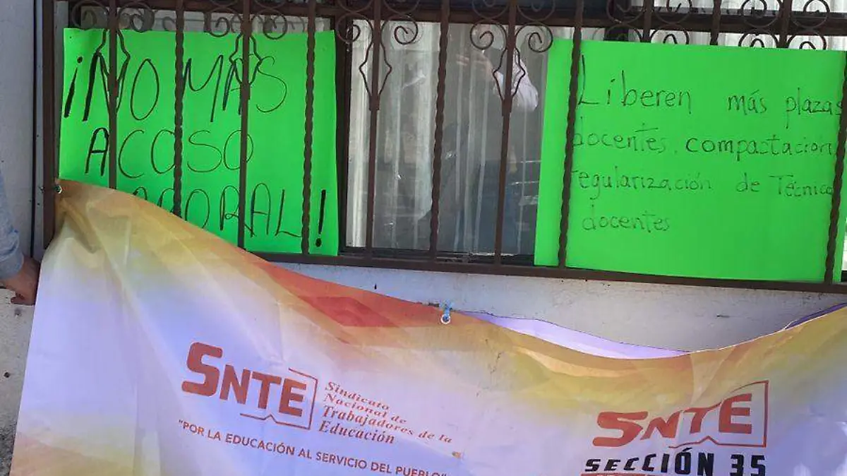 Protesta SNTE por irregularidades y atropellos en La Laguna