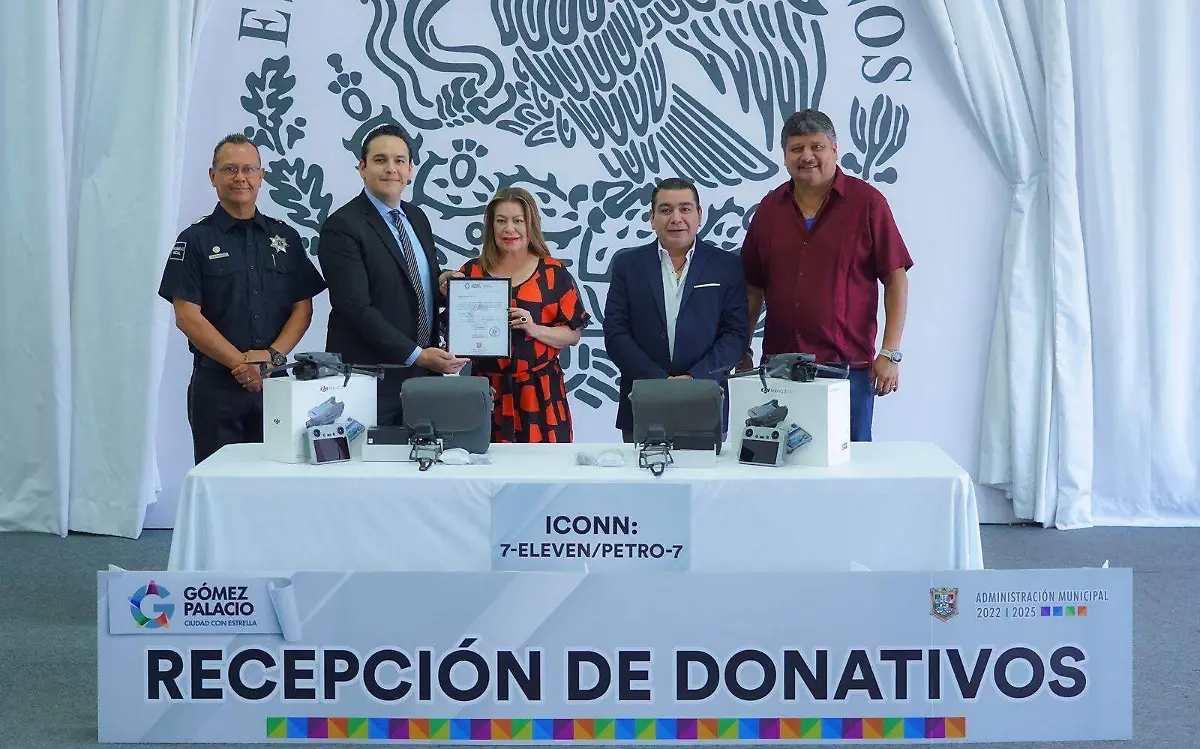 Recibe Alcaldesa Leticia Herrera Ale donativo de dos drones por parte de 7-Eleven/Petro-7