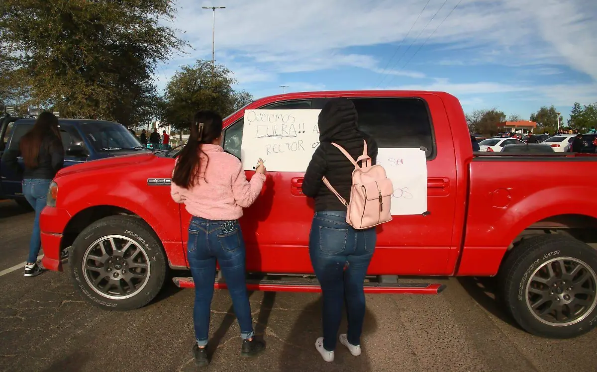 Alumnos de la UPD toman instalaciones
