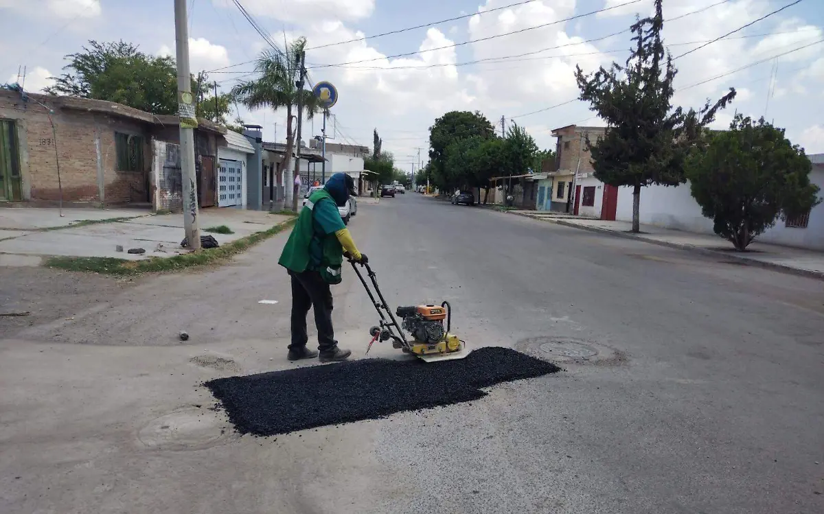 Programa de bacheo permanece en el municipio de Gómez Palacio