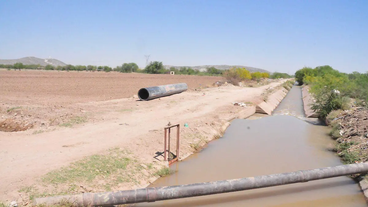 Módulo de riego 03 denuncia retraso en tecnificación y enlosamiento de canales; se necesitan 300 mdp