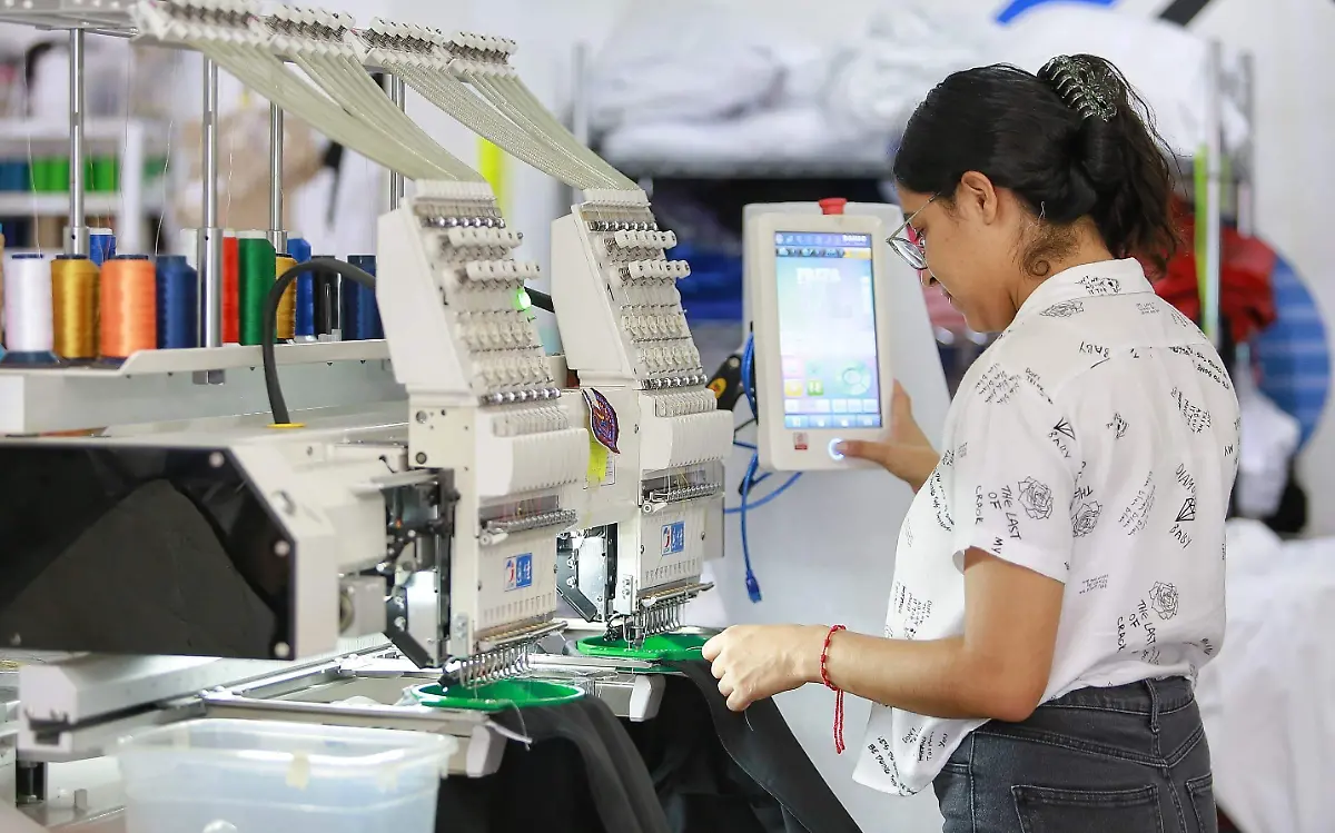Elaboración de uniformes escolares en Durango