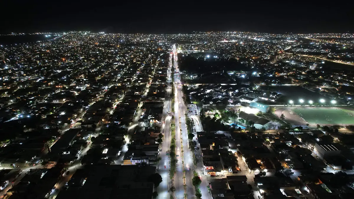 Realizan instalación de luminarias tipo LED