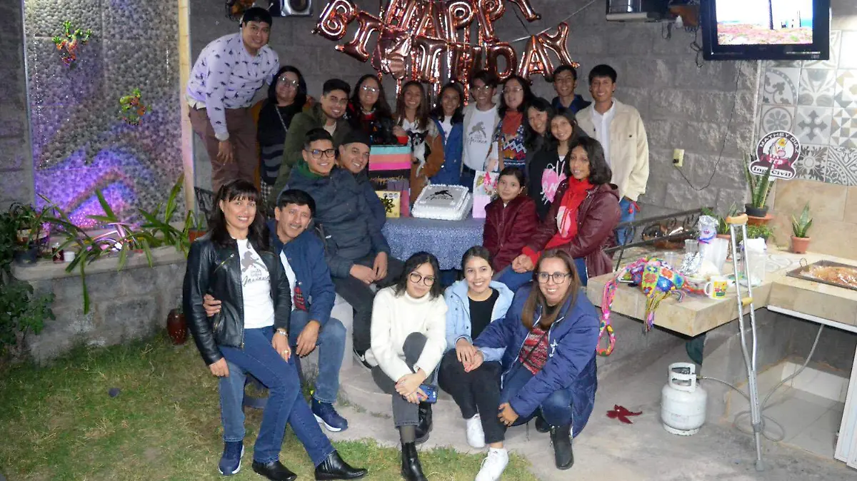 Con amigos y familiares, Rosa Mariana Mathey Díaz celebró su cumpleaños