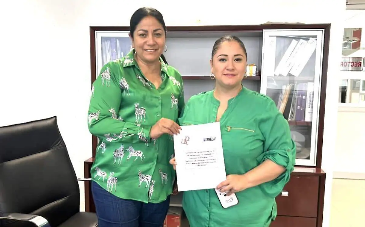 La rectora María de Lourdes Martínez Espinosa y Cecilia Itzel Reyes Gómez, directora académica, firmaron el convenio de Colaboración de la UPC Cuenc