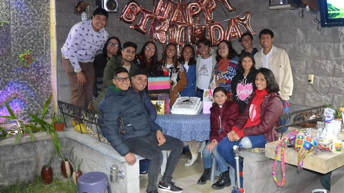 Con amigos y familiares, Rosa Mariana Mathey Díaz celebró su cumpleaños