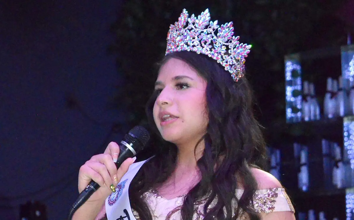 Noche de coronación en la EST Número 1