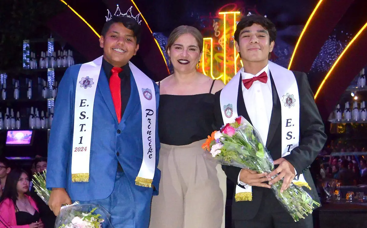 Noche de coronación en la EST Número 1